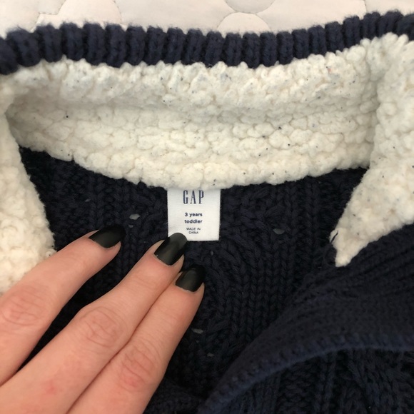 Gap Boys 3T Cable Knit Sweater ADORABLE! - Picture 2 of 4